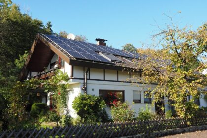 choisir clôture de jardin en bois ou aluminium