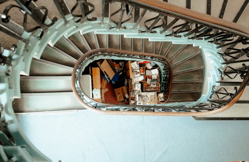 Comment habiller le mur d'une cage d'escalier