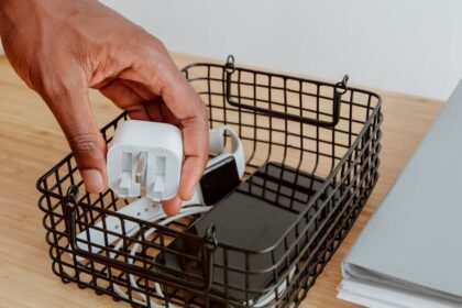 découvrez des solutions efficaces de gestion des câbles pour un espace de travail organisé et sans encombre. optimisez votre environnement avec nos astuces et produits dédiés au cable management.