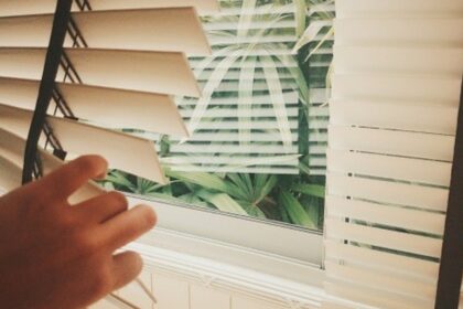 découvrez comment ajuster vos fenêtres en pvc pour améliorer l'isolation et l'étanchéité de votre maison. suivez nos conseils pratiques et astuces pour garantir un fonctionnement optimal et prolonger la durée de vie de vos fenêtres.