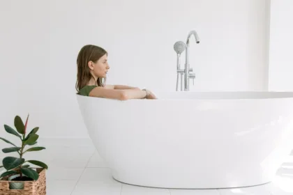 découvrez nos conseils et astuces pour un nettoyage efficace de votre douche. obtenez des résultats éclatants grâce à des méthodes simples et des produits adaptés. gardez votre espace de bain propre et agréable avec nos recommandations pratiques.