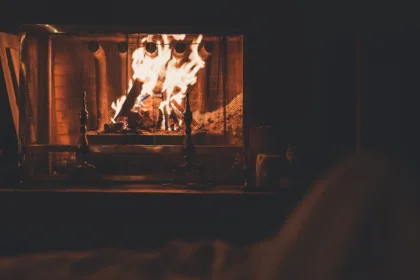 découvrez l'élégance et la chaleur d'une cheminée qui transforme votre espace de vie en un refuge confortable. explorez nos modèles variés, allant des cheminées traditionnelles aux designs modernes, pour un intérieur chaleureux et accueillant.