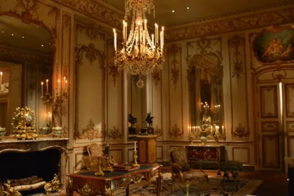 découvrez l'art fascinant de la peinture sur plafond, une technique qui transforme des espaces ordinaires en chefs-d'œuvre visuels. explorez les styles, les matériaux et les inspirations pour embellir votre intérieur avec des fresques et motifs uniques.