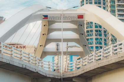 découvrez le concept de constructibilité, essentiel dans l'architecture et l'ingénierie, qui évalue la faisabilité d'un projet de construction. apprenez comment optimiser les coûts, les matériaux et les délais tout en garantissant la qualité et la sécurité des structures.