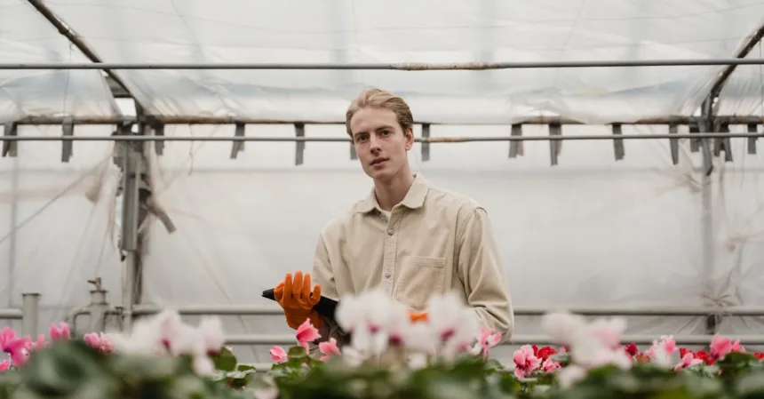 découvrez les bienfaits du jardinage d'intérieur : amélioration de la qualité de l'air, réduction du stress, développement de la créativité et promotion d'un mode de vie sain. transformez votre espace de vie avec des plantes qui embellissent votre intérieur et favorisent votre bien-être.