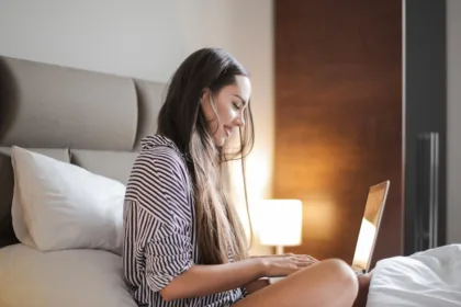 découvrez le monde du streaming avec des films, séries et émissions en ligne. profitez d'un accès instantané à une vaste bibliothèque de contenus variés, à regarder à tout moment, où que vous soyez. ne manquez plus vos programmes préférés grâce à notre guide complet sur le streaming.