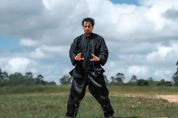 découvrez le sha chi, l'art ancestral chinois qui harmonise l'énergie vitale du corps. apprenez à canaliser et équilibrer votre énergie pour améliorer votre bien-être physique et mental. explorez les techniques et les bienfaits du sha chi dès aujourd'hui.