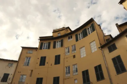 découvrez nos volets subaquatiques innovants, conçus spécialement pour allier esthétisme et protection dans des environnements aquatiques. parfaits pour les piscines et les zones humides, ces volets offrent sécurité et intimité tout en sublimant vos espaces extérieurs.