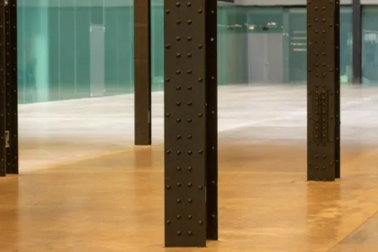 découvrez l'art du polissage de béton pour transformer vos surfaces en un espace moderne et élégant. apportez brillance et durabilité à vos sols tout en améliorant l'esthétique de votre intérieur ou extérieur.