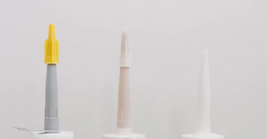 découvrez nos conseils et astuces pour enlever facilement les adhésifs tenaces sur différentes surfaces. que ce soit pour des projets de bricolage, des réparations domestiques ou des nettoyages, apprenez les méthodes efficaces et les produits adéquats pour un résultat impeccable.