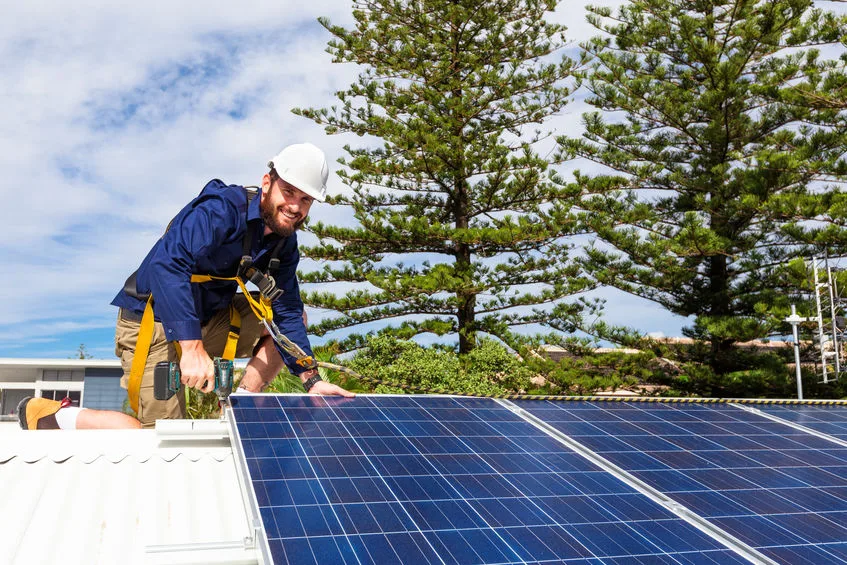 Panneaux solaires : à quelle fréquence faut-il les entretenir dans le Tarn ?