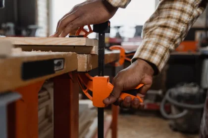 découvrez le fractal clamp, un accessoire innovant qui combine esthétique et fonctionnalité pour optimiser l'organisation de vos câbles tout en apportant une touche moderne à votre espace de travail.
