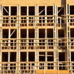 découvrez les principes de l'éco-construction pour bâtir des logements respectueux de l'environnement, économes en énergie et durables.