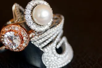 découvrez notre collection exclusive de bijoux élégants et raffinés pour toutes les occasions. choisissez la qualité et le style qui sublimeront votre beauté.