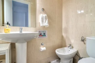 optimisation petite salle de bain : astuces et idées pour maximiser l'espace, allier fonctionnalité et design dans une petite salle de bain.