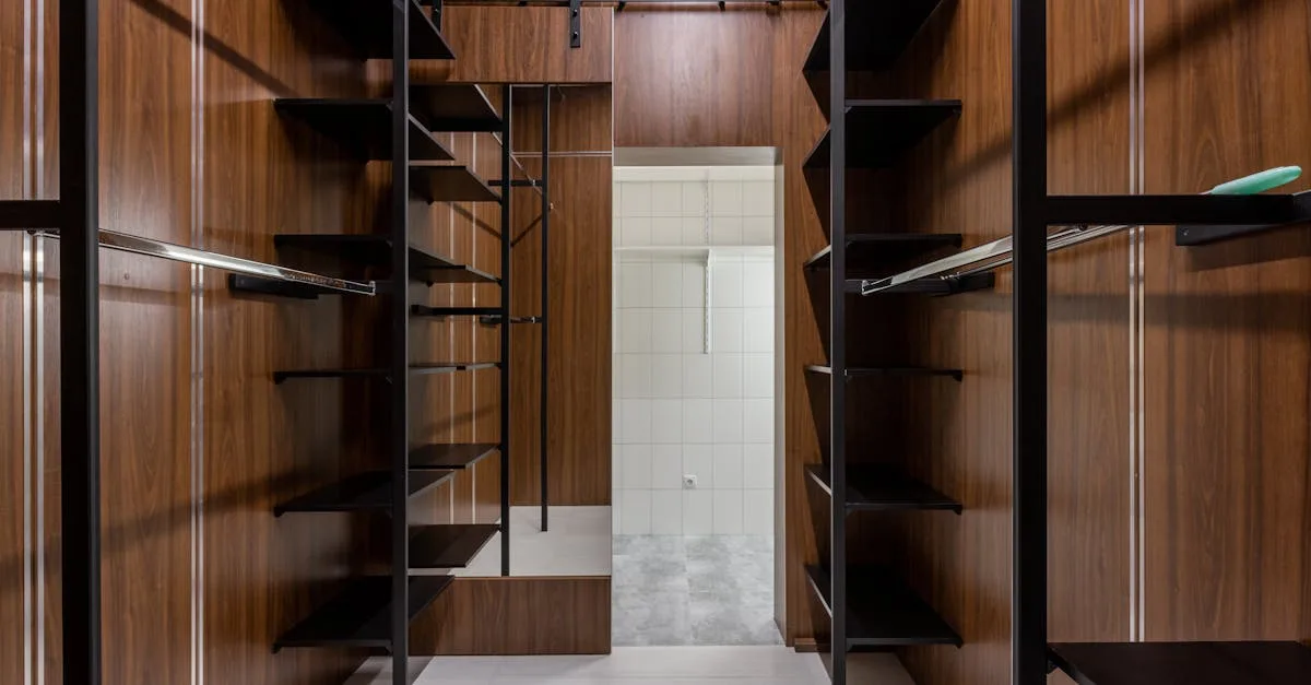 optimisez l'espace avec notre solution de rangement sous escalier pratique et esthétique, idéale pour organiser votre intérieur efficacement.