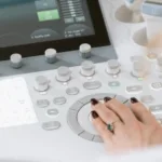 techniques avancées de contrôle du bruit pour ultrasons afin d'améliorer la précision et la qualité des images ultrasonores.
