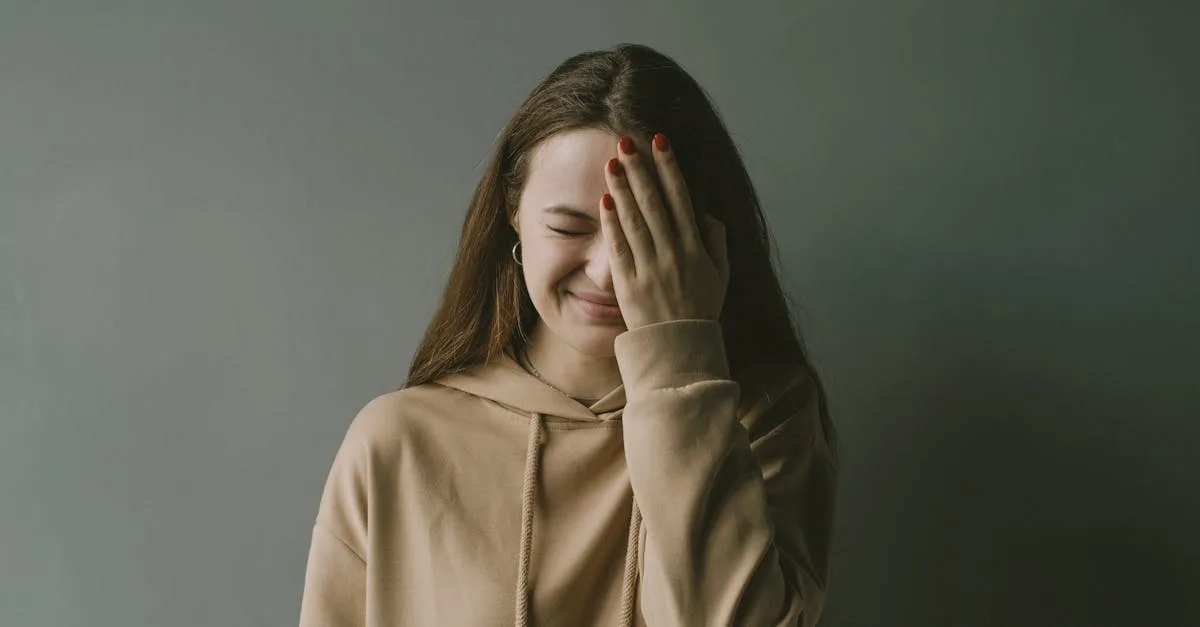 exprimez un soupir ou un sentiment d'exaspération avec le mot 'sigh' en anglais, utilisé pour montrer la fatigue, la déception ou la réflexion.
