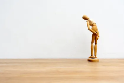 découvrez le sens et les usages du mot 'sigh' en anglais, une expression courante pour exprimer le soupir et les émotions associées.