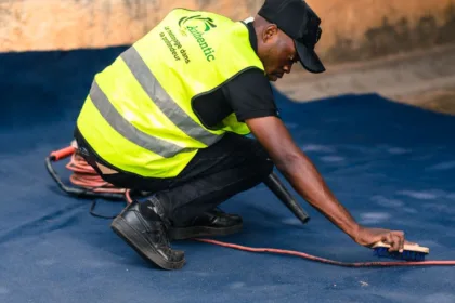découvrez notre nettoyeur de piscine efficace pour garder votre piscine propre et cristalline en toute simplicité.