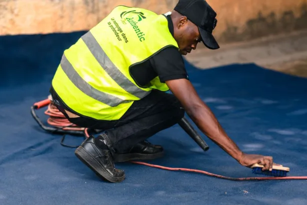 découvrez notre nettoyeur de piscine efficace pour garder votre piscine propre et cristalline en toute simplicité.