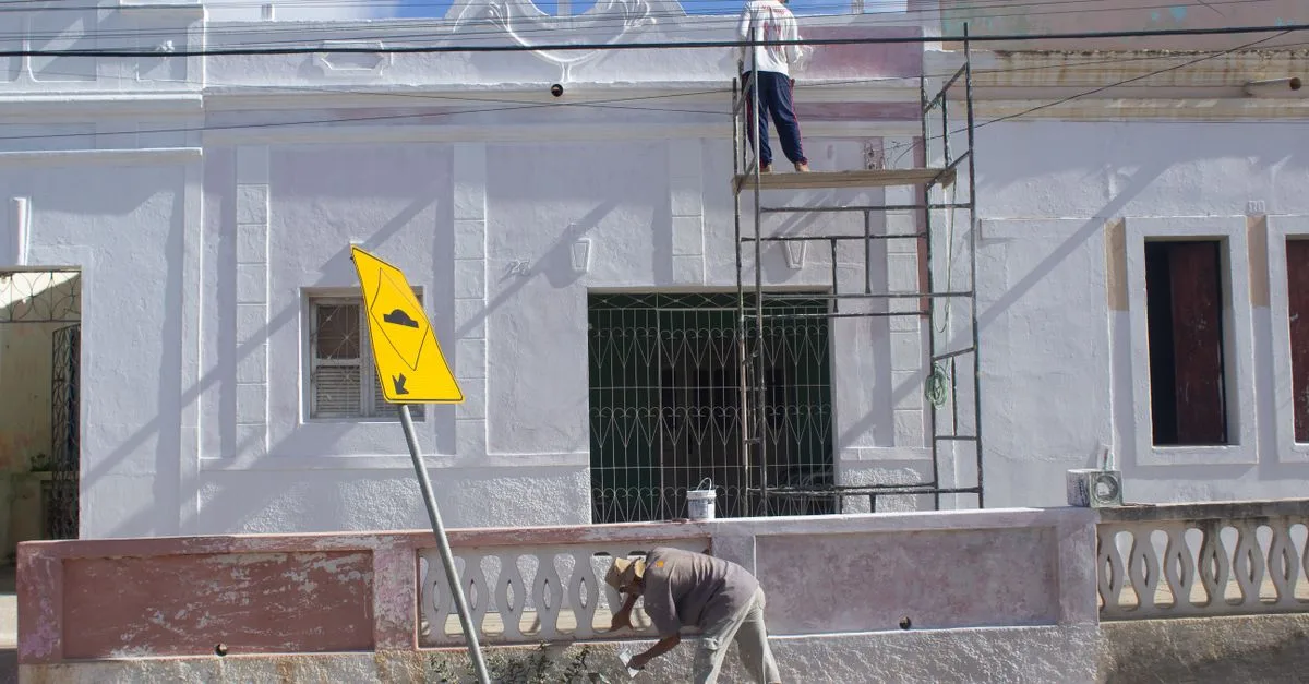 découvrez l'application de la peinture climashield pour façades, offrant une protection durable et une finition esthétique contre les intempéries.