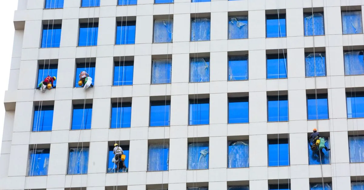 dalep 2100 : service professionnel de nettoyage de façades pour redonner éclat et propreté à vos bâtiments.