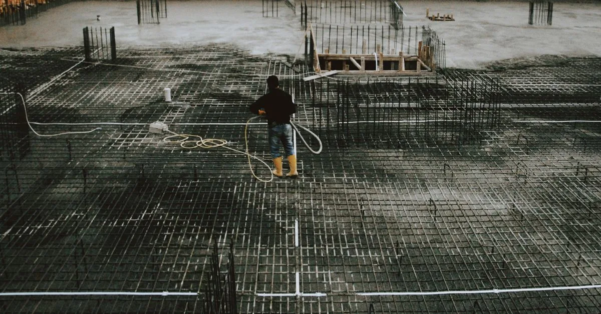 découvrez le béton armé de fibres, une solution innovante améliorant la résistance, la durabilité et la performance des constructions en béton.