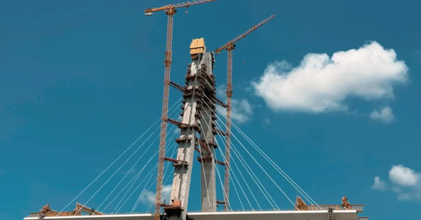découvrez les meilleures pratiques pour l'espacement des plaques en acier (steel decking) afin d'assurer la solidité et la sécurité des structures métalliques.
