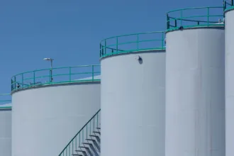 découvrez tout sur la fosse septique : fonctionnement, entretien, installation et conseils pour assurer une gestion efficace des eaux usées.