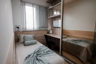 optimisez l'aménagement de votre petite chambre avec des astuces pratiques pour maximiser l'espace et le confort.